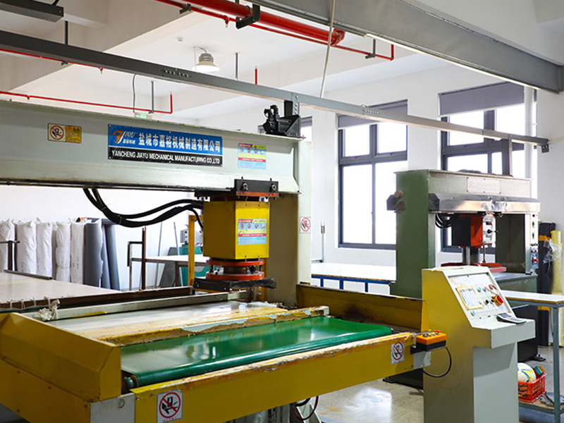 Basketkläder skärning